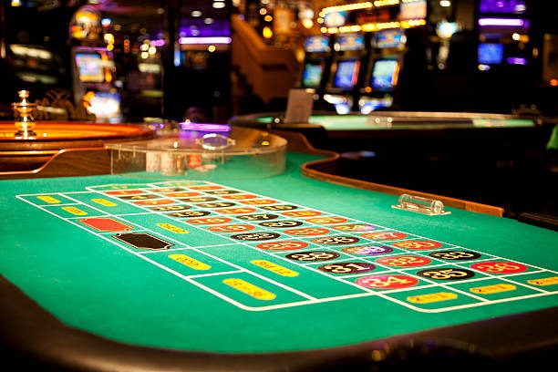 American Roulette wheel with 38 pockets displayed in sayaptogel live studio